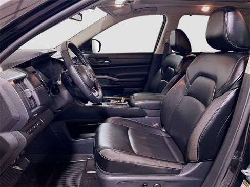 Used 2024 Nissan Pathfinder SL w/ SL Premium Package image 19