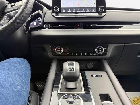 Used 2024 Mitsubishi Outlander 4WD Plug-In Hybrid image 22