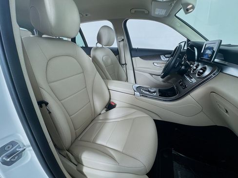 Used 2019 Mercedes-Benz GLC 300 4MATIC image 6
