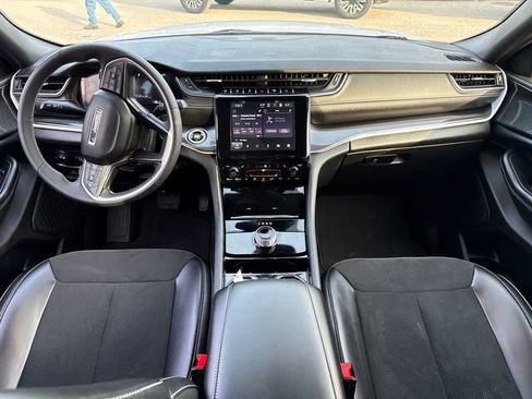 Used 2023 Jeep Grand Cherokee Altitude image 20