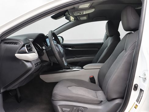 Used 2021 Toyota Camry LE w/ Carpet Mat Package (TMS) FWD image 25