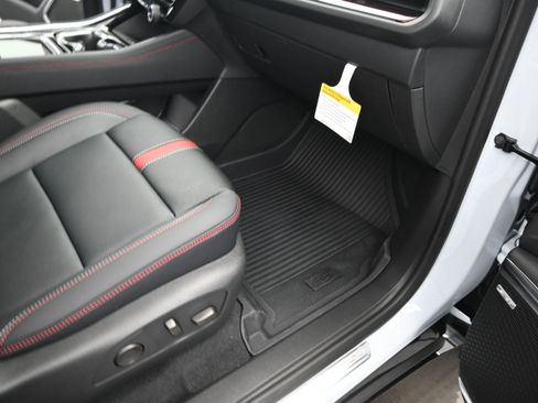 New 2026 Chevrolet Traverse RS w/ LPO, Floor Liner Package FWD image 21