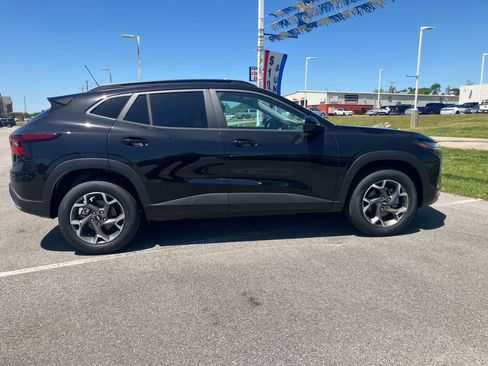 New 2026 Chevrolet Trax LT w/ Driver Confidence Package FWD image 8