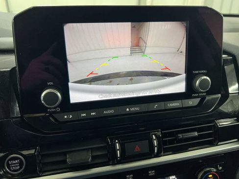 Used 2024 Nissan Pathfinder SV image 15