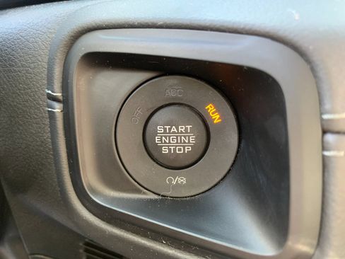 Used 2025 Jeep Wrangler Unlimited Rubicon AWD/4WD image 25