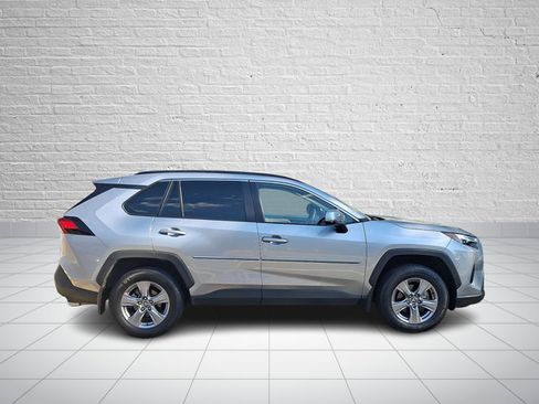 Used 2025 Toyota RAV4 XLE AWD/4WD image 7
