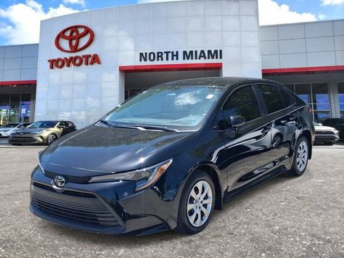 Used 2025 Toyota Corolla LE FWD image 2