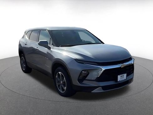 Used 2025 Chevrolet Blazer LT image 3