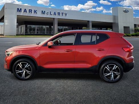 Used 2023 Volvo XC40 B5 Core image 7