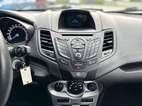 Used 2015 Ford Fiesta SE image 17