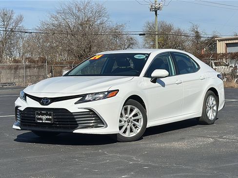 Used 2024 Toyota Camry LE image 2
