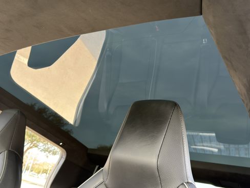 Used 2025 Tesla Cybertruck AWD Crew Cab image 18