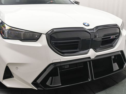 Used 2025 BMW M5 w/ Carbon Package image 27