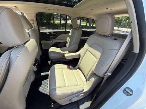 Used 2022 Lincoln Aviator AWD w/ Premium Package image 24
