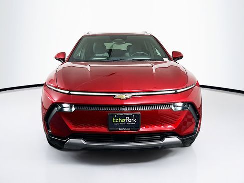 Used 2024 Chevrolet Equinox EV LT image 2