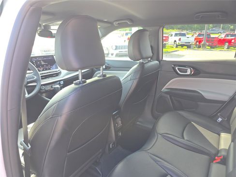 Used 2025 Jeep Compass Limited AWD/4WD image 16