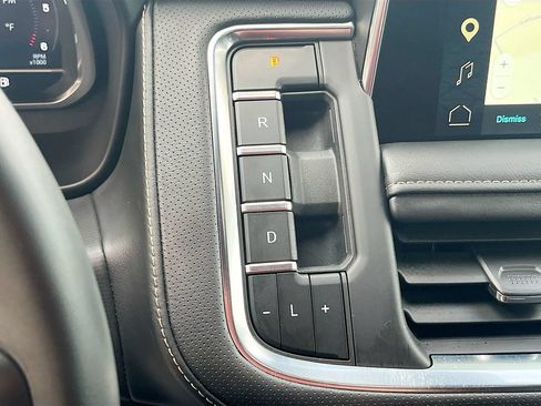 Used 2023 GMC Yukon SLT w/ SLT Premium Package AWD/4WD image 17