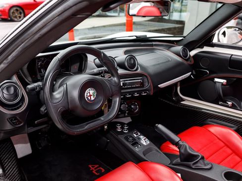 Used 2016 Alfa Romeo 4C Spider w/ Convenience Group - Spider RWD image 23