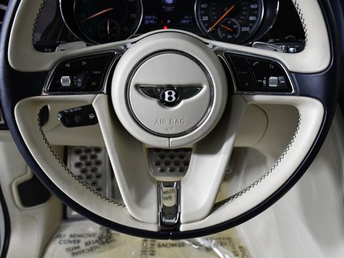 Used 2017 Bentley Bentayga image 10