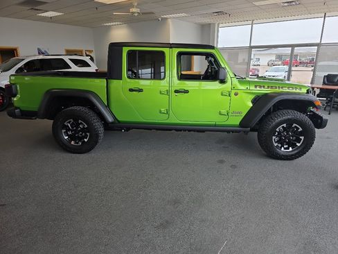 New 2025 Jeep Gladiator Rubicon w/ Convenience Group AWD/4WD image 3