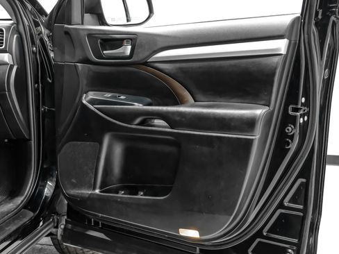 Used 2019 Toyota Highlander XLE FWD image 43
