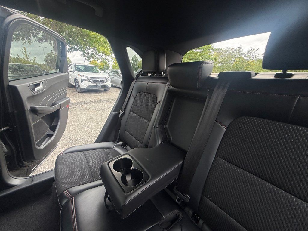Used 2025 Ford Escape ST-Line Select AWD/4WD image 26
