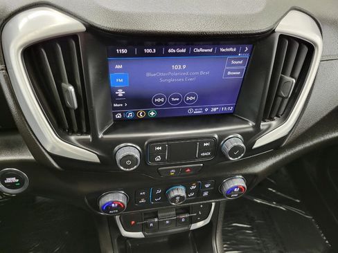 Used 2024 GMC Terrain SLT image 8