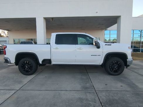 Used 2025 Chevrolet Silverado 2500 LTZ w/ LTZ Premium Package image 8