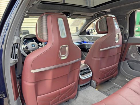 Used 2023 BMW 760i xDrive AWD/4WD image 39