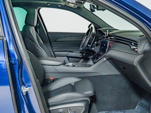 Used 2025 Maserati Grecale Modena image 27