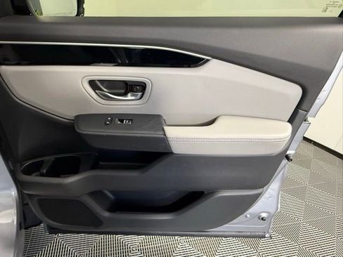 Used 2025 Honda Pilot EX-L image 45