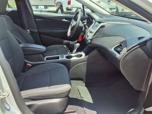 Used 2017 Chevrolet Cruze LS FWD image 18