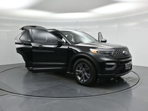 Certified 2023 Ford Explorer XLT w/ Equipment Group 202A image 38