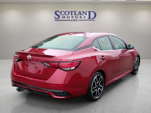 Used 2025 Nissan Sentra SR w/ SR Premium Package FWD image 6