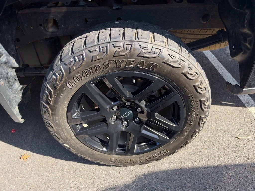 Used 2025 Chevrolet Silverado 1500 Custom Trail Boss w/ LPO, Dark Essentials Package AWD/4WD image 14