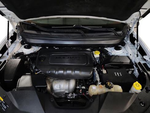 Used 2020 Jeep Cherokee Limited image 27