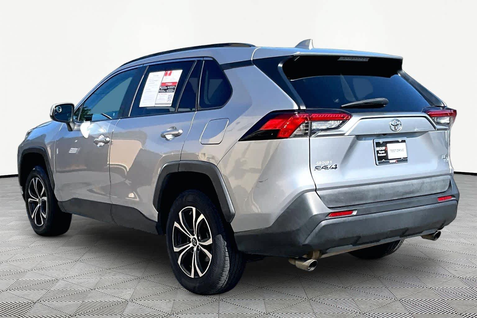Used 2020 Toyota RAV4 LE FWD image 12