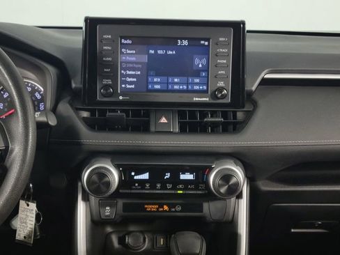 Used 2022 Toyota RAV4 LE image 22