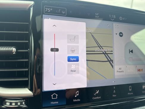 New 2027 Chrysler Pacifica Select AWD/4WD image 8