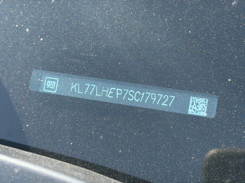 Used 2025 Chevrolet Trax LT FWD image 2