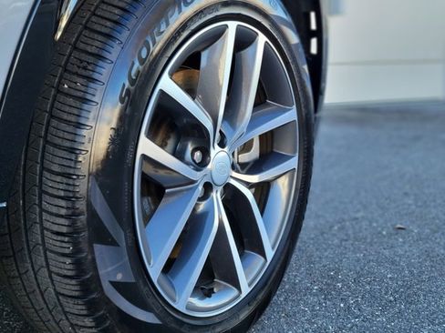 Used 2025 Land Rover Discovery Sport Dynamic SE image 47