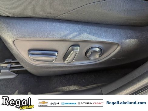 Used 2022 Toyota RAV4 SE image 17