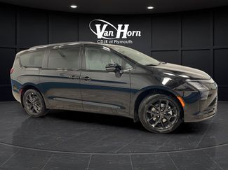 New 2027 Chrysler Pacifica Limited w/ Family Tech Group AWD/4WD video 1