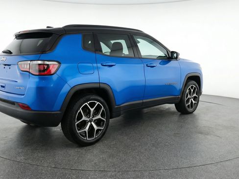 Used 2025 Jeep Compass Limited image 9