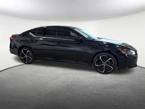 Used 2025 Nissan Altima 2.5 SR image 6