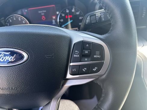Used 2023 Ford Explorer XLT AWD/4WD image 41
