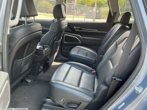 Used 2025 Kia Telluride S FWD image 9