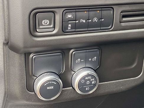 Used 2024 GMC Yukon SLT image 22