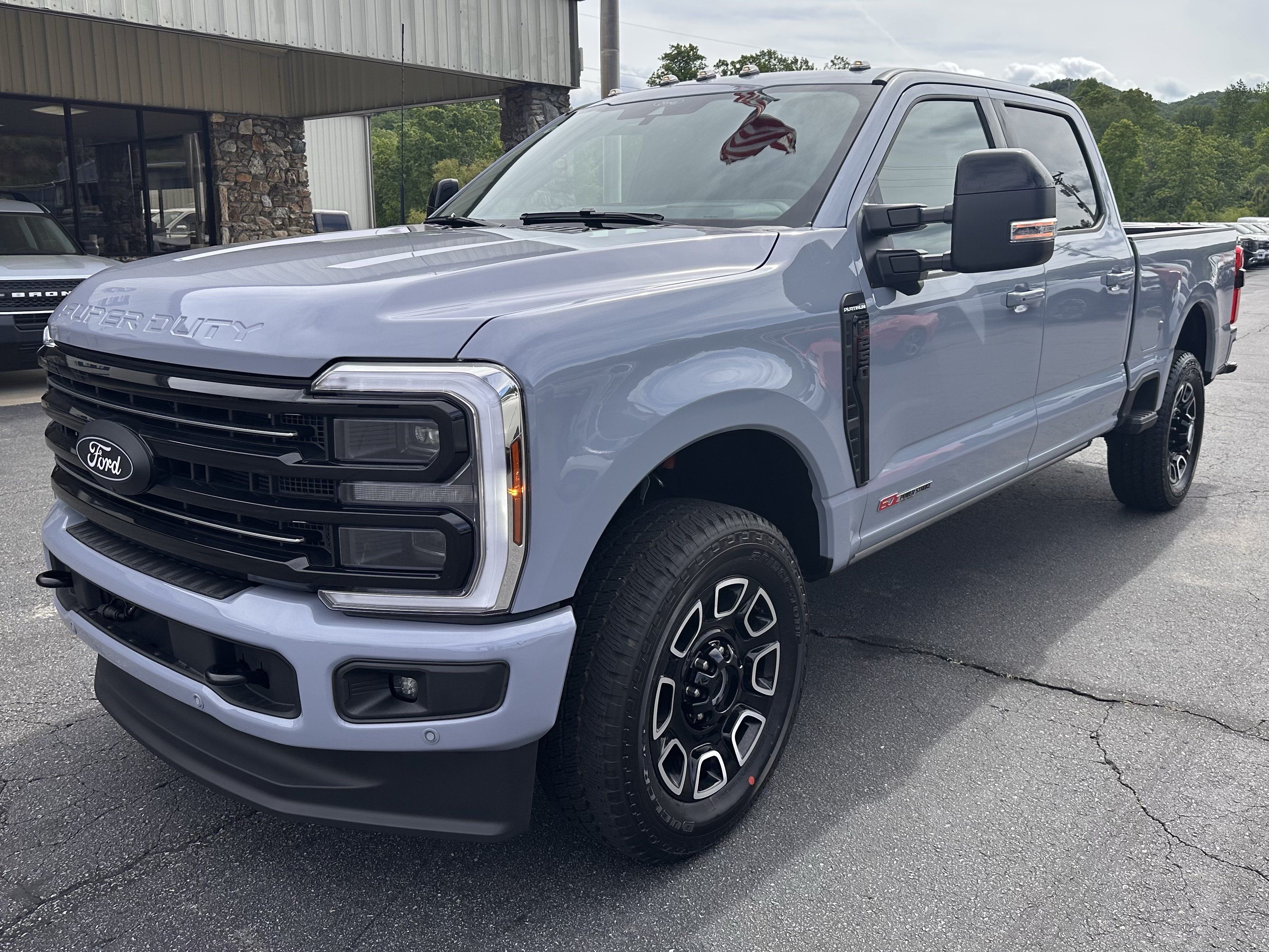 Used 2026 Ford F250 Platinum AWD/4WD image 2