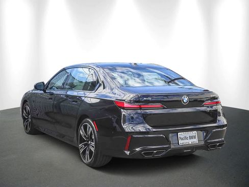 Used 2025 BMW 760i xDrive w/ Luxury Rear Seating Package image 4